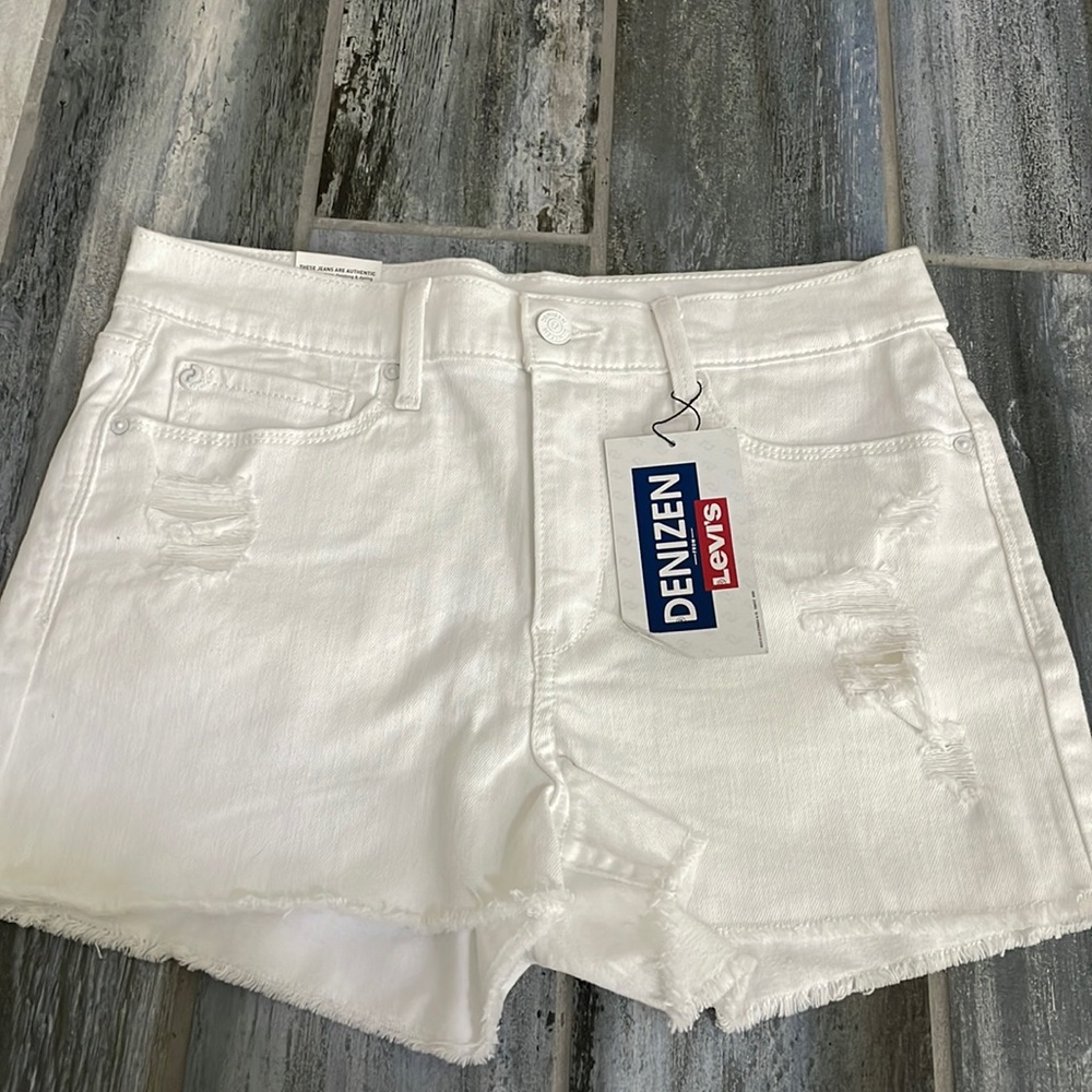 Levi’s that still have the tag on. All white size 11.
